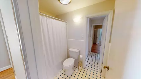 Bath - 300 Bromley Pl, Mobile, AL 36606 photo 4 of 5