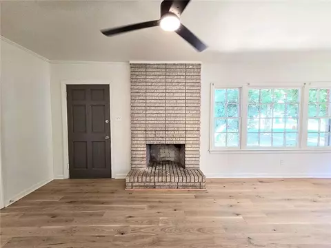 Living - 173 Dunn Ave, Mobile, AL 36606 photo 2 of 6