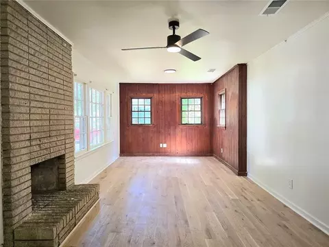 Living - 173 Dunn Ave, Mobile, AL 36606 photo 4 of 6