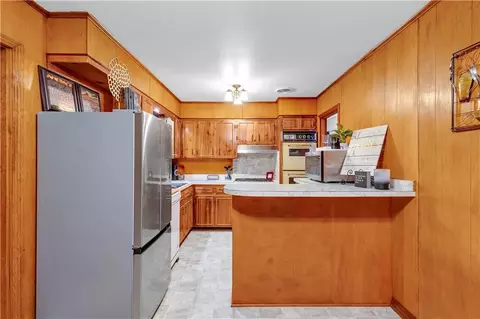 Kitchen - 1106 Summerville St, Mobile, AL 36617 photo 2 of 4