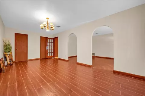Living - 1106 Summerville St, Mobile, AL 36617 photo 4 of 7