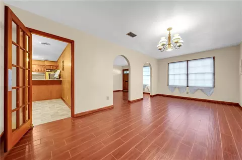 Living - 1106 Summerville St, Mobile, AL 36617 photo 5 of 7