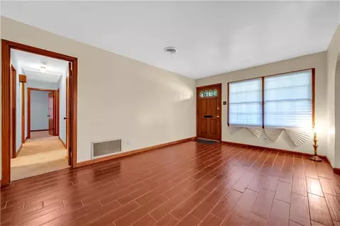 Living - 1106 Summerville St, Mobile, AL 36617 photo 1 of 7
