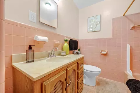 Bath - 1106 Summerville St, Mobile, AL 36617 photo 1 of 1