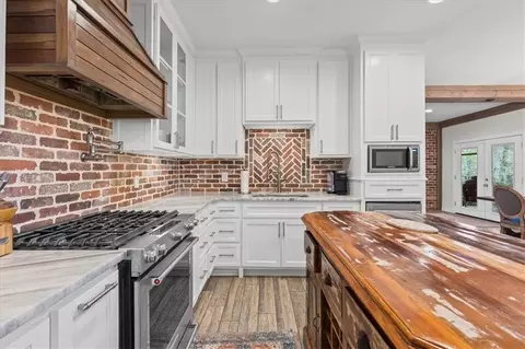 Kitchen - 10730 Tanner Williams Rd, Mobile, AL 36608 photo 1 of 3