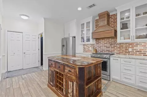 Kitchen - 10730 Tanner Williams Rd, Mobile, AL 36608 photo 2 of 3
