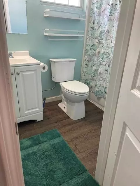 Bath - 116 Carlen St N, Mobile, AL 36607 photo 7 of 12