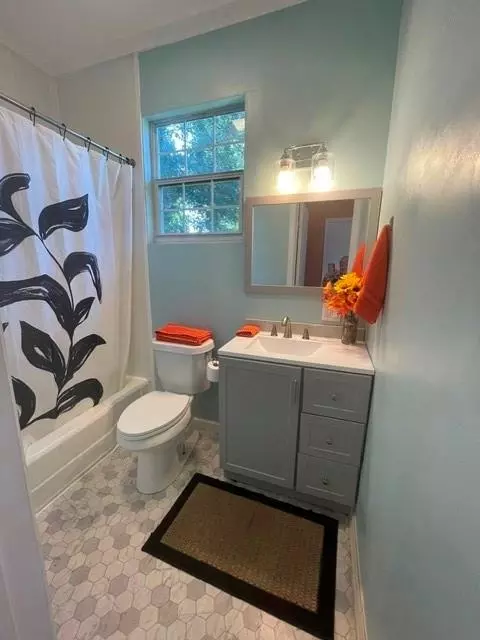 Bath - 116 Carlen St N, Mobile, AL 36607 photo 9 of 12