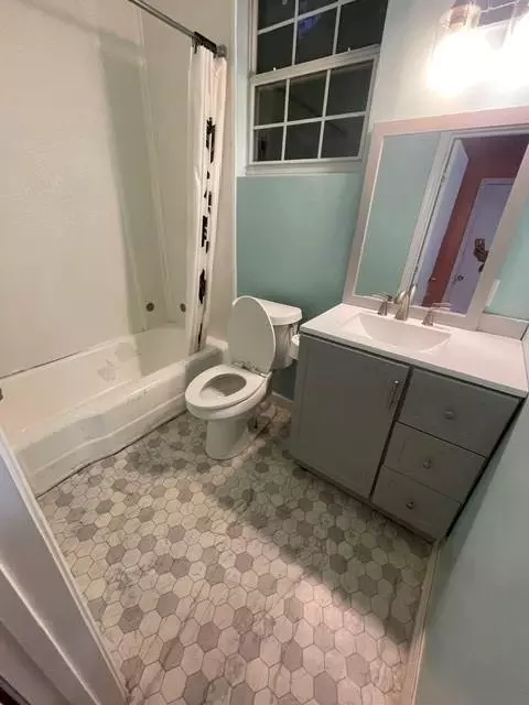 Bath - 116 Carlen St N, Mobile, AL 36607 photo 11 of 12