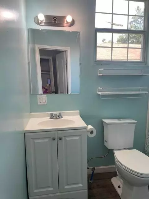 Bath - 116 Carlen St N, Mobile, AL 36607 photo 5 of 12