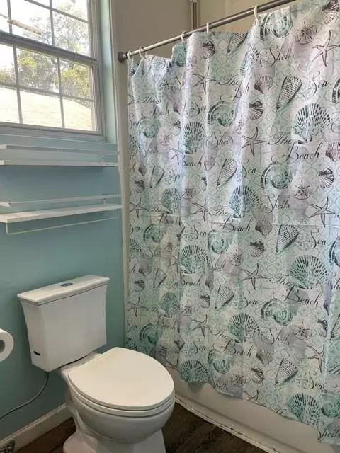 Bath - 116 Carlen St N, Mobile, AL 36607 photo 6 of 12
