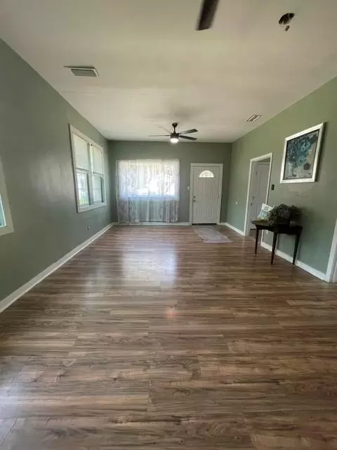 Living - 116 Carlen St N, Mobile, AL 36607 photo 3 of 5