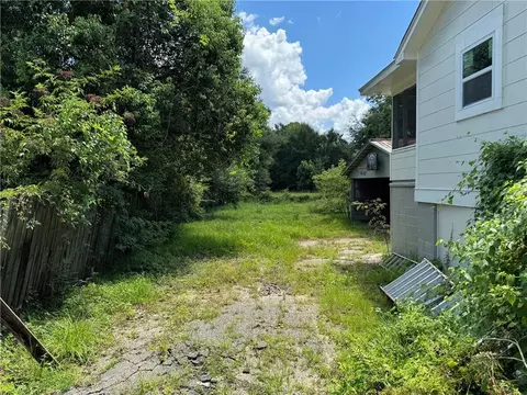 Exterior - 304 Pelham St, Chickasaw, AL 36611 photo 13 of 16