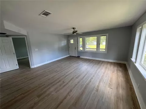 Living - 304 Pelham St, Chickasaw, AL 36611 photo 3 of 4
