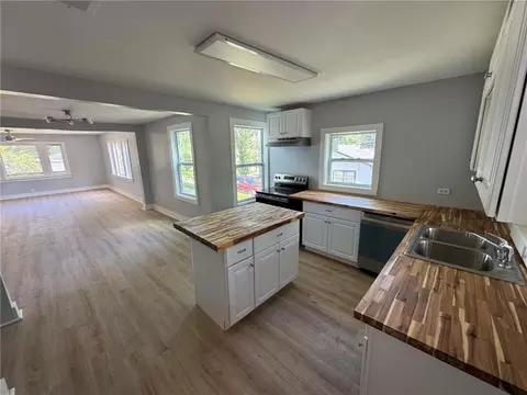 Kitchen - 304 Pelham St, Chickasaw, AL 36611 photo 2 of 3