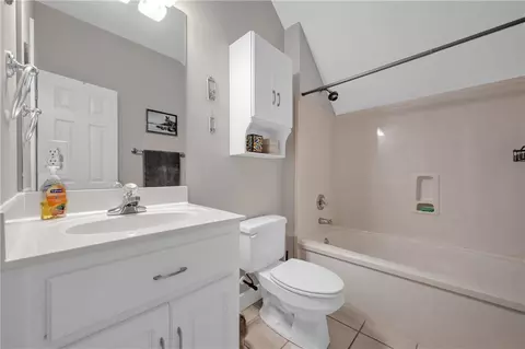 Bath - 718 Natchez Trail Ct, Mobile, AL 36609 photo 5 of 5