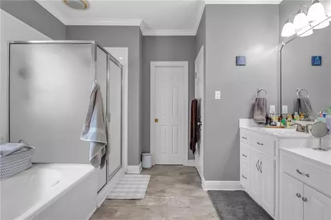 Bath - 718 Natchez Trail Ct, Mobile, AL 36609 photo 2 of 5