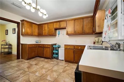 Kitchen - 1151 Navco Rd, Mobile, AL 36605 photo 3 of 4