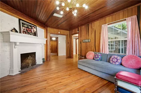 Living - 1151 Navco Rd, Mobile, AL 36605 photo 2 of 3