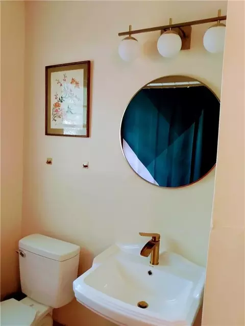 Bath - 1151 Navco Rd, Mobile, AL 36605 photo 4 of 4