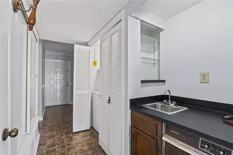 Entry Way - 2901 Grant St #304, Mobile, AL 36606 photo 1 of 1