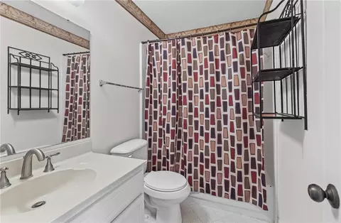 Bath - 2901 Grant St #304, Mobile, AL 36606 photo 2 of 3