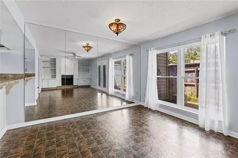 Living - 2901 Grant St #304, Mobile, AL 36606 photo 6 of 10