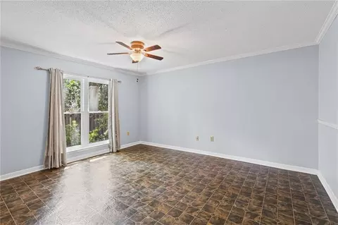 Living - 2901 Grant St #304, Mobile, AL 36606 photo 7 of 10