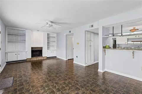 Living - 2901 Grant St #304, Mobile, AL 36606 photo 4 of 10
