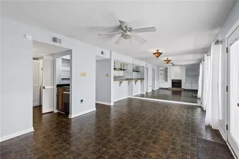 Living - 2901 Grant St #304, Mobile, AL 36606 photo 5 of 10