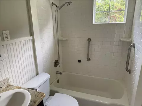 Bath - 23 Hathaway Rd S, Mobile, AL 36608 photo 1 of 1