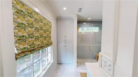 Bath - 54 Williams Ct, Mobile, AL 36606 photo 3 of 4
