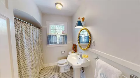 Bath - 54 Williams Ct, Mobile, AL 36606 photo 2 of 4