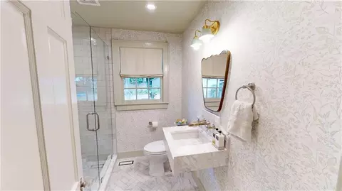 Bath - 54 Williams Ct, Mobile, AL 36606 photo 1 of 4