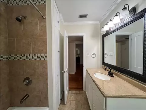 Bath - 317 Bomar Pl, Mobile, AL 36609 photo 2 of 4
