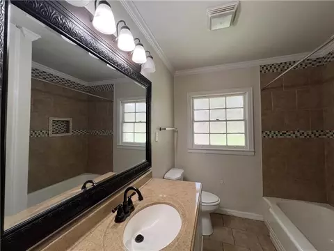 Bath - 317 Bomar Pl, Mobile, AL 36609 photo 1 of 4