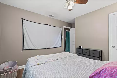 Bedroom - 516 Woodlore Dr, Chickasaw, AL 36611 photo 2 of 6