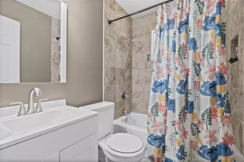 Bath - 516 Woodlore Dr, Chickasaw, AL 36611 photo 1 of 1