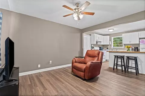 Living - 516 Woodlore Dr, Chickasaw, AL 36611 photo 2 of 2