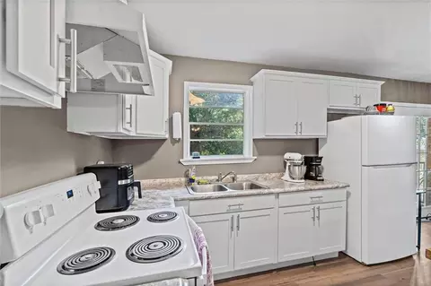 Kitchen - 516 Woodlore Dr, Chickasaw, AL 36611 photo 2 of 2