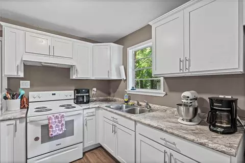 Kitchen - 516 Woodlore Dr, Chickasaw, AL 36611 photo 1 of 2