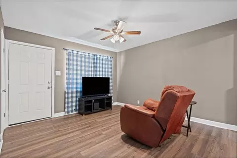 Living - 516 Woodlore Dr, Chickasaw, AL 36611 photo 1 of 2