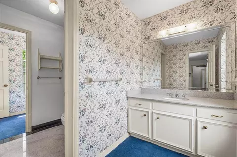 Bath - 4167 Skywood Ln, Mobile, AL 36693 photo 2 of 3