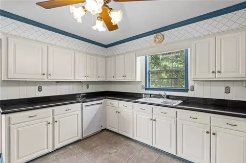 Kitchen - 4167 Skywood Ln, Mobile, AL 36693 photo 3 of 3