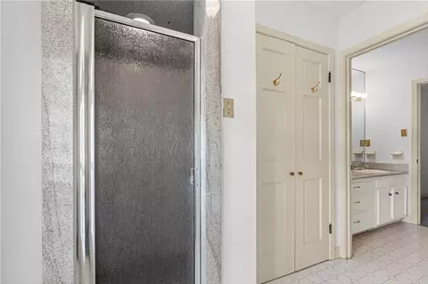 Bath - 4167 Skywood Ln, Mobile, AL 36693 photo 3 of 3