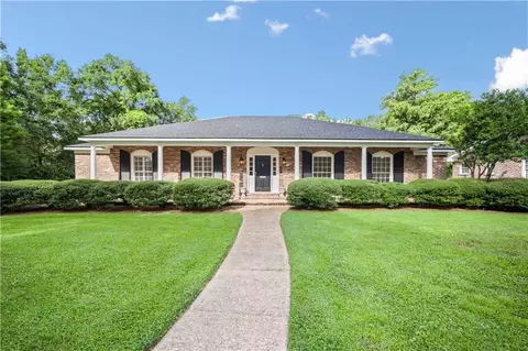 301 E Indian Creek Dr, Mobile, AL 36607