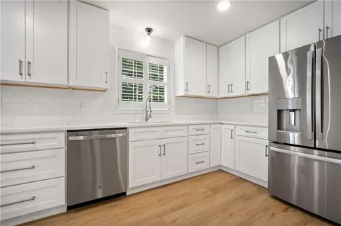 Kitchen - 301 Indian Creek Dr E, Mobile, AL 36607 photo 3 of 4