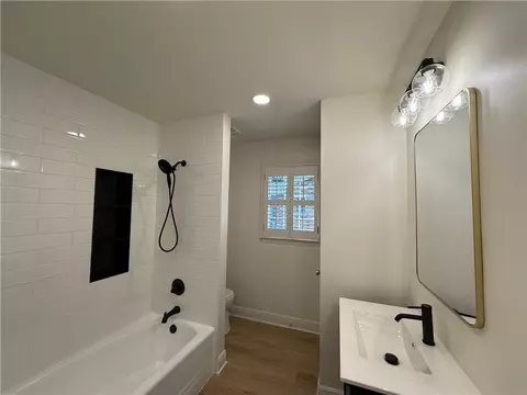Bath - 301 Indian Creek Dr E, Mobile, AL 36607 photo 10 of 10