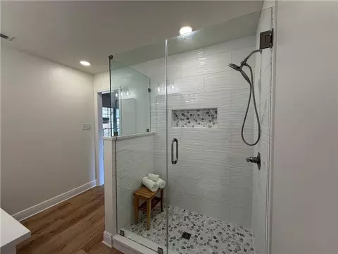 Bath - 301 Indian Creek Dr E, Mobile, AL 36607 photo 6 of 10