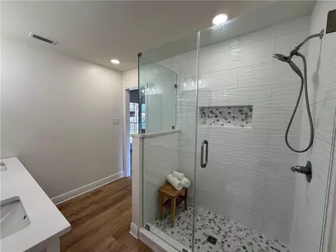 Bath - 301 Indian Creek Dr E, Mobile, AL 36607 photo 8 of 10